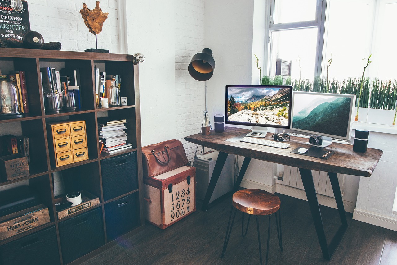 5 Rustic Wooden Shelf Designs You Can DIY